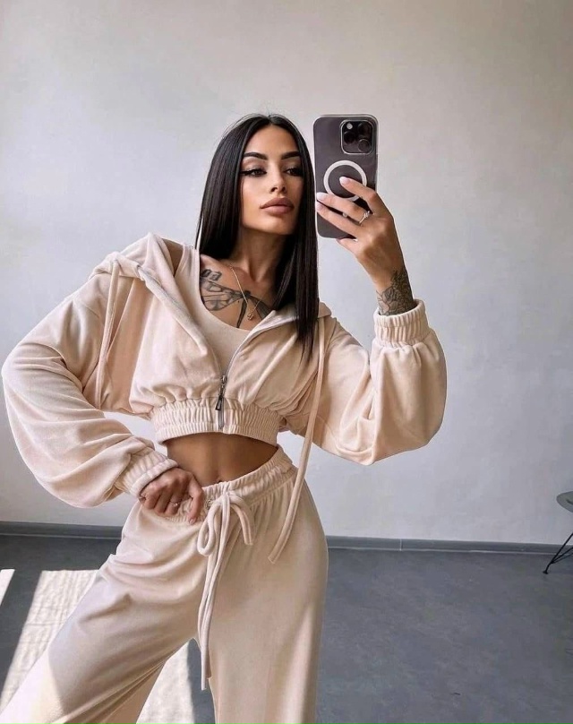 Спортивный костюм 23069945