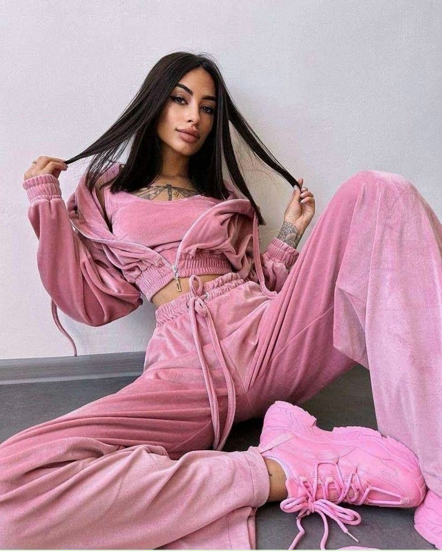 Спортивный костюм 23069945