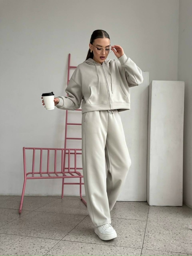 Спортивный костюм 23070950