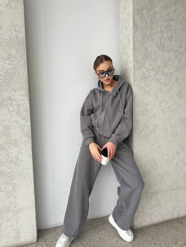 Спортивный костюм 23070950