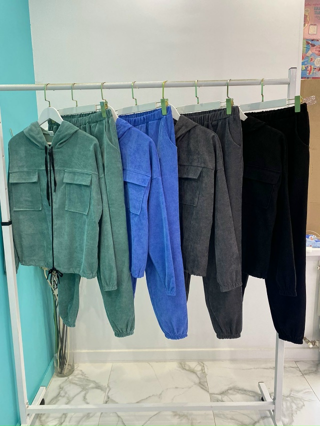 Спортивный костюм 23076661