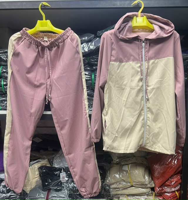 Спортивный костюм 23076659