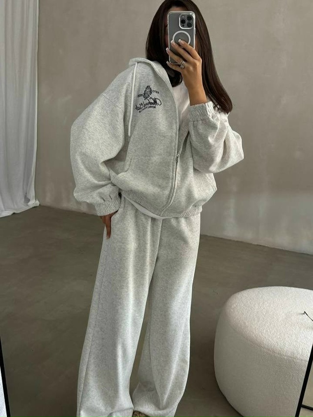 Спортивный костюм 23089345