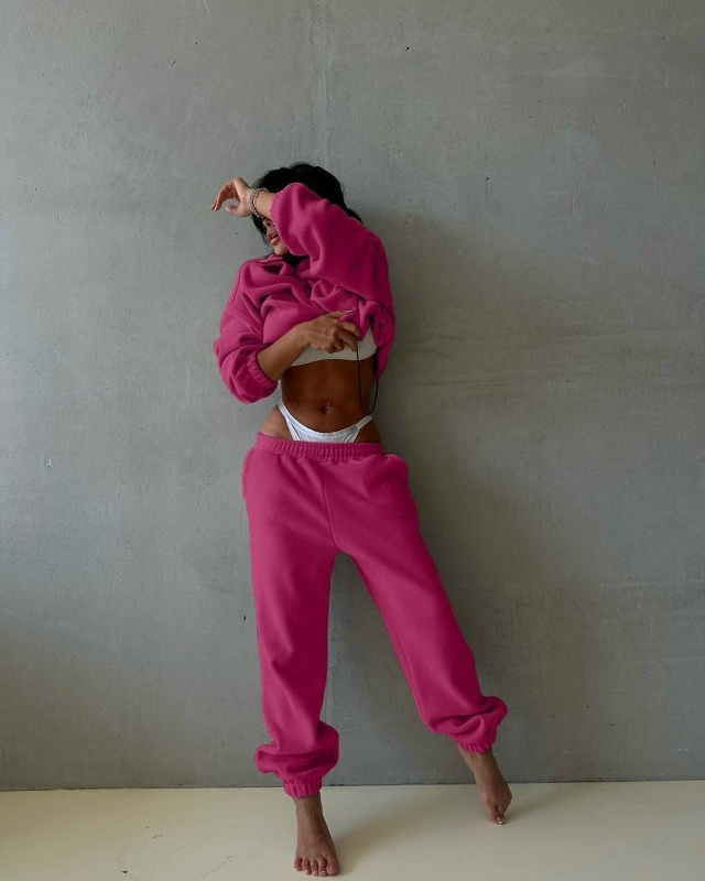 Спортивный костюм 23098407