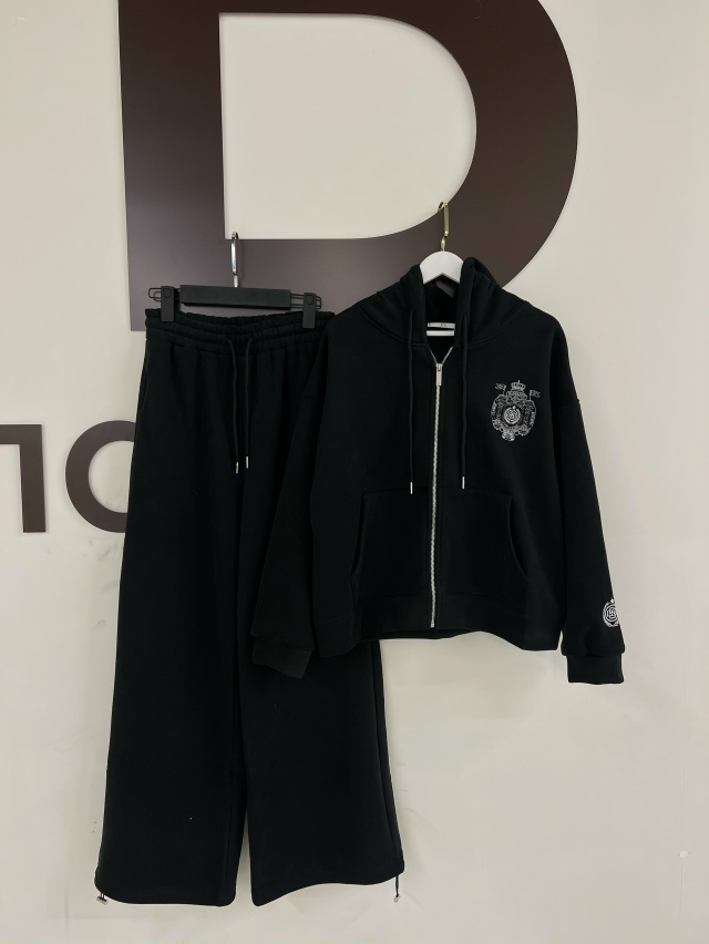 Спортивный костюм 23101277