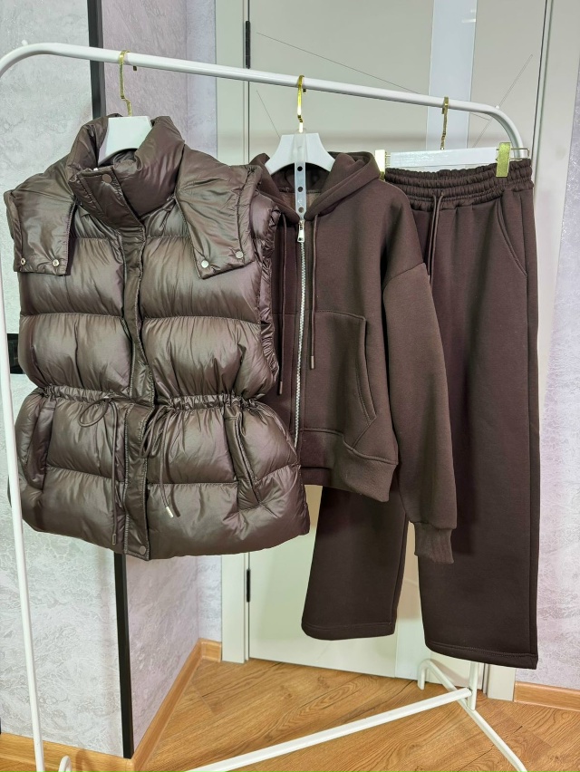 Спортивный костюм 23105449