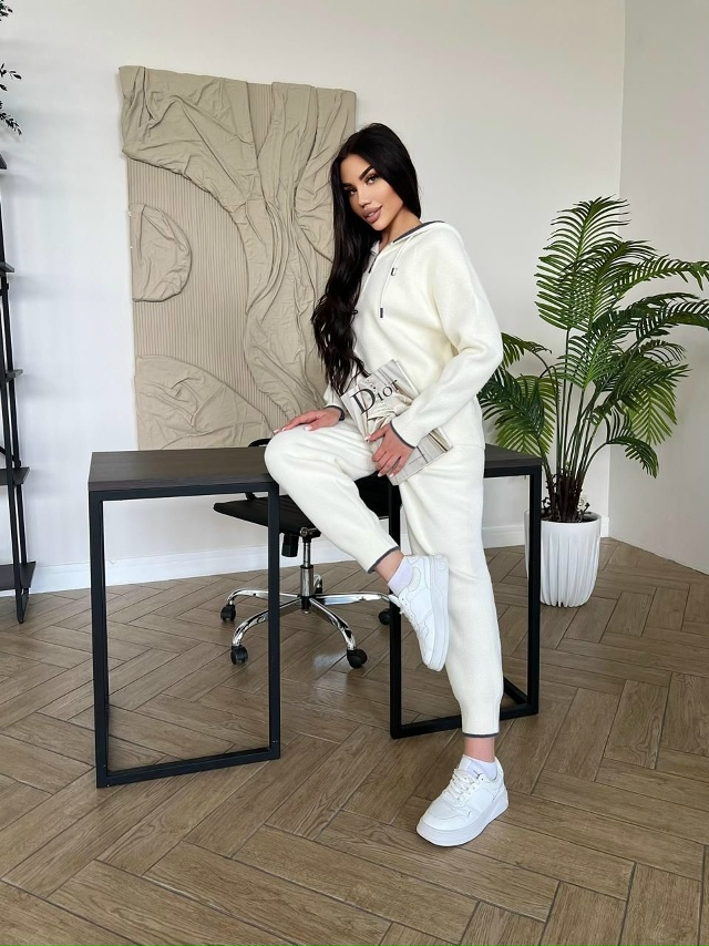 Спортивный костюм 23108152