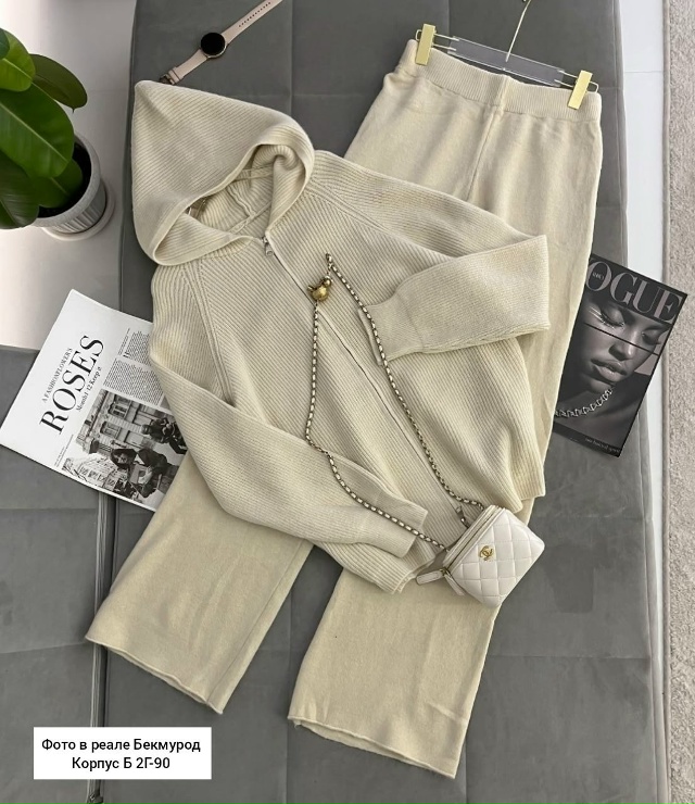 Спортивный костюм 23109314