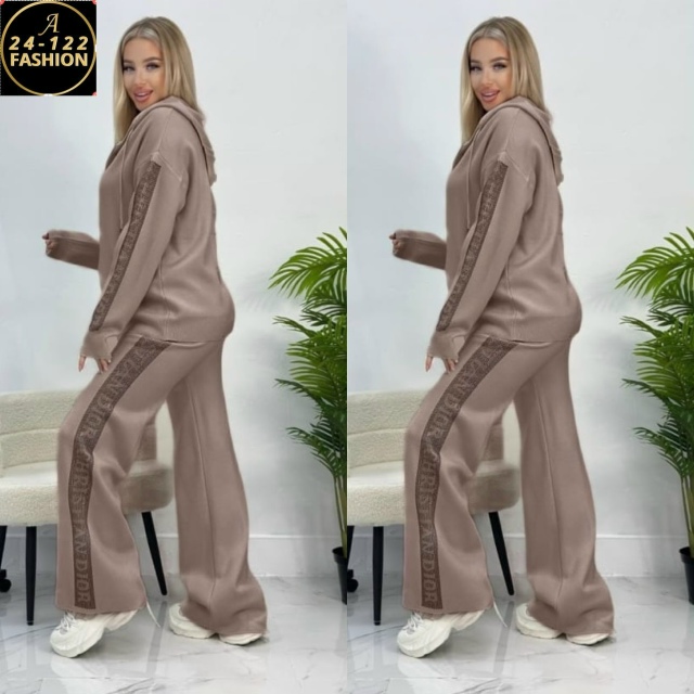 Спортивный костюм 23113940