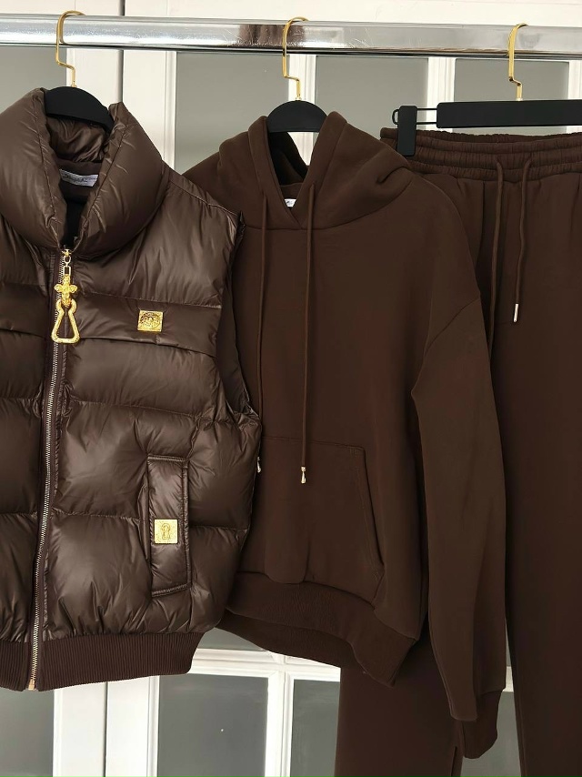 Спортивный костюм 23116342