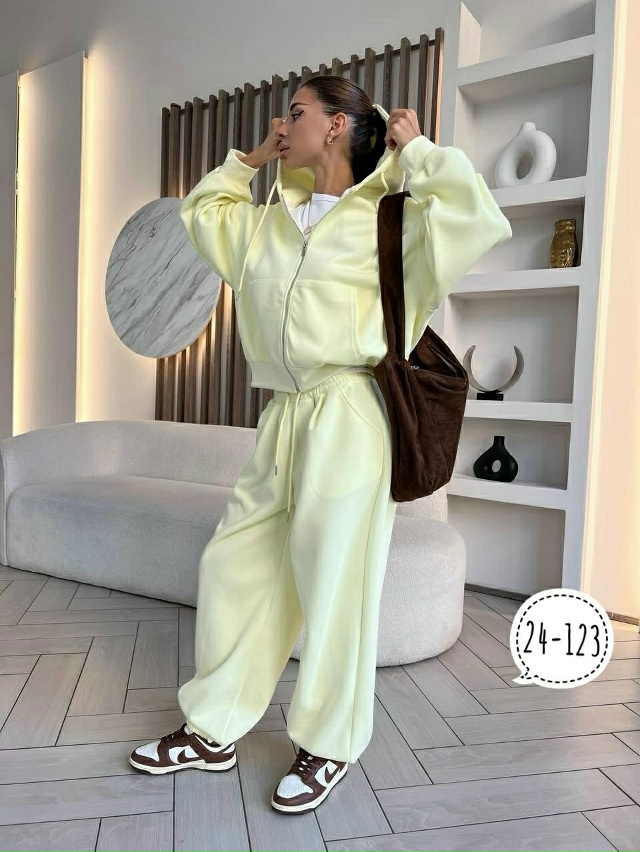 Спортивный костюм 23117162