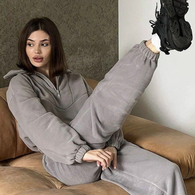 Спортивный костюм 23119337