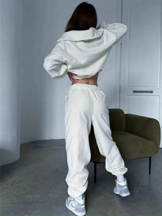 Спортивный костюм 23119337