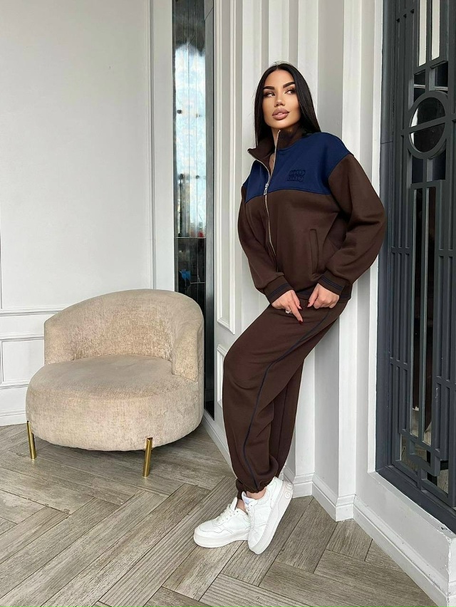 Спортивный костюм 23122695