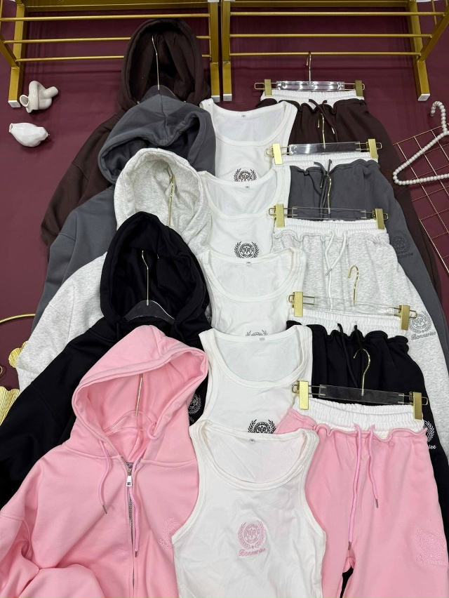 Спортивный костюм 23127322