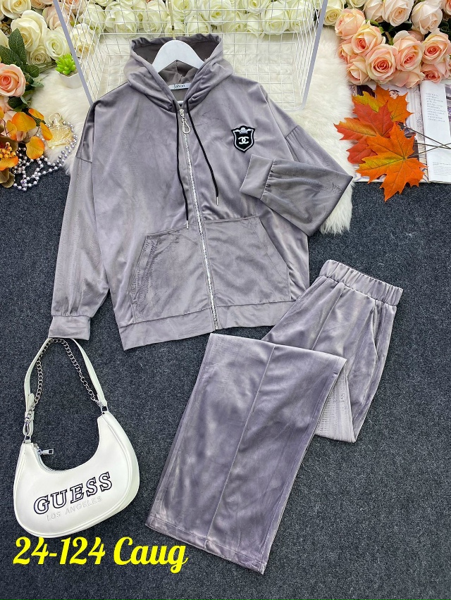 Спортивный костюм 23129895