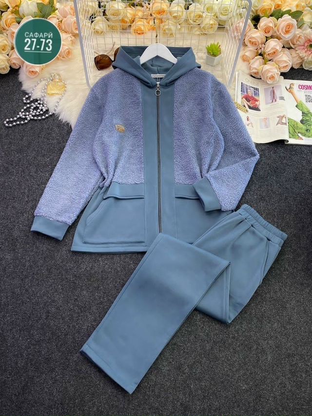 Спортивный костюм 23133354