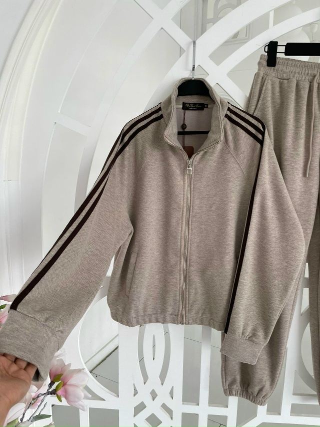 Спортивный костюм 23134673