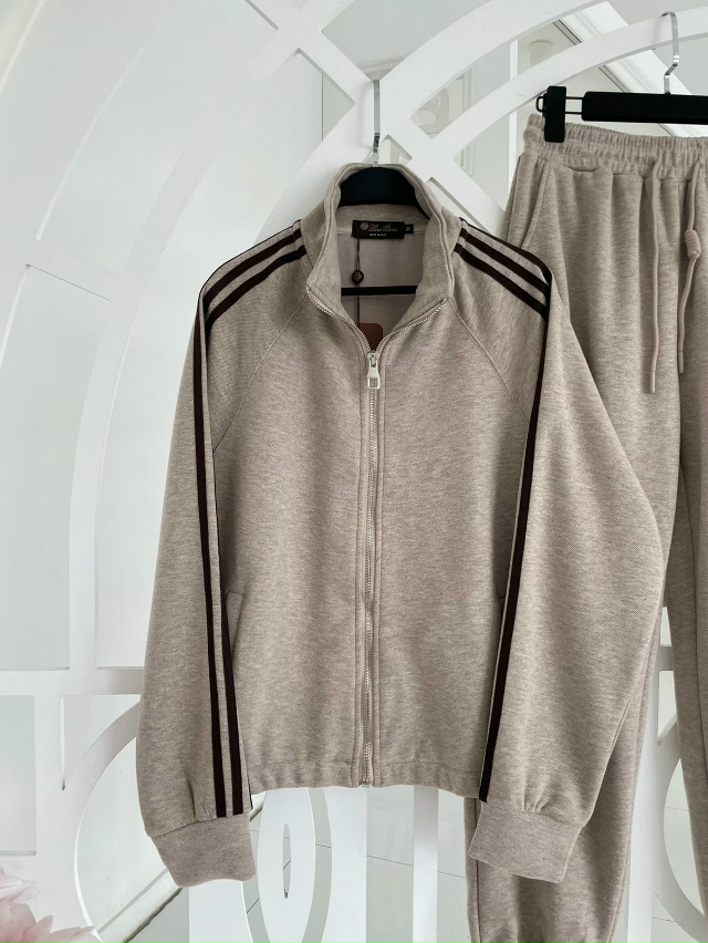 Спортивный костюм 23134673