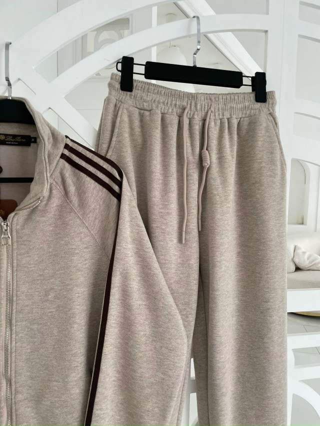 Спортивный костюм 23134673