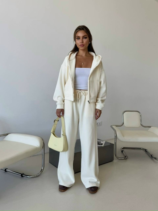 Спортивный костюм 23134823