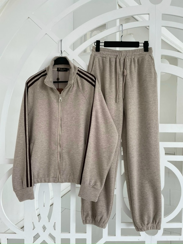 Спортивный костюм 23134673