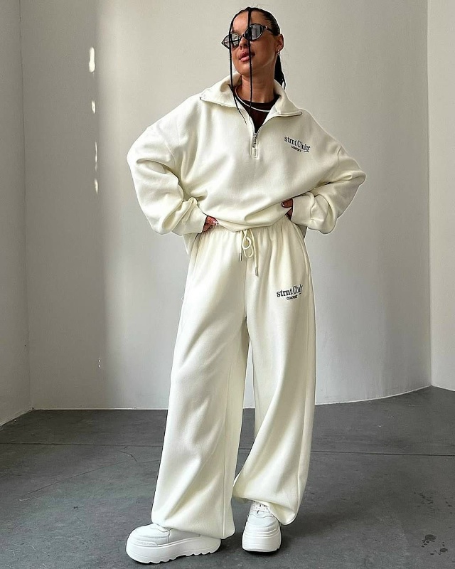 Спортивный костюм 23135929