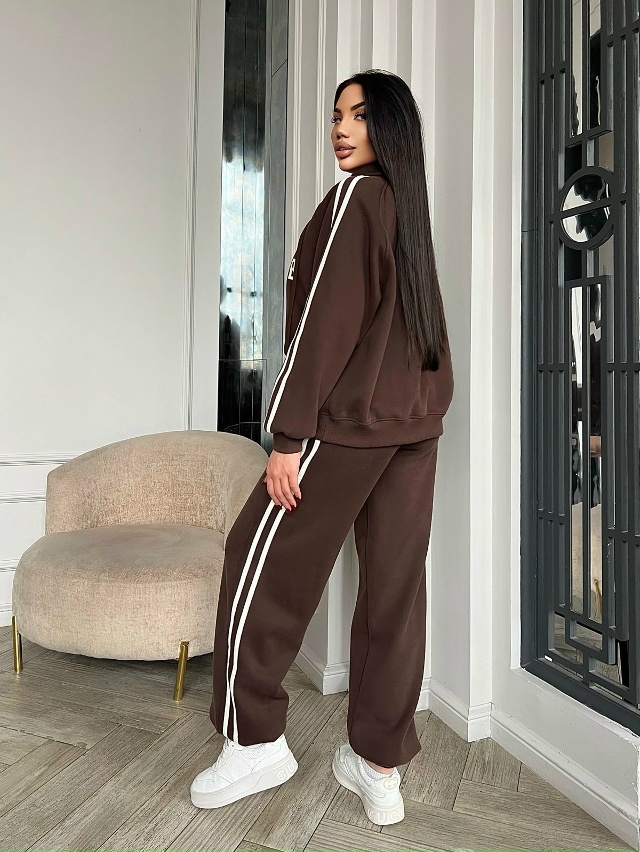 Спортивный костюм 23138345