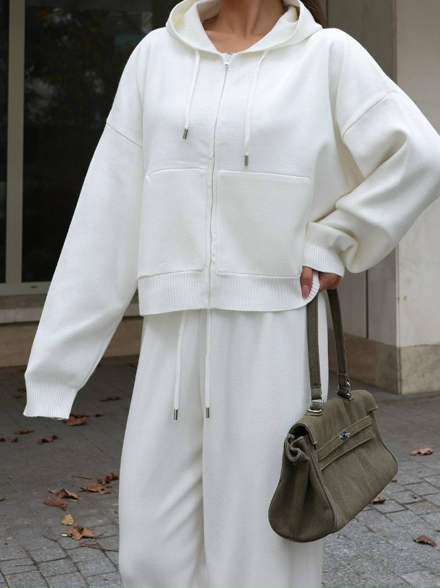 Спортивный костюм 23138475