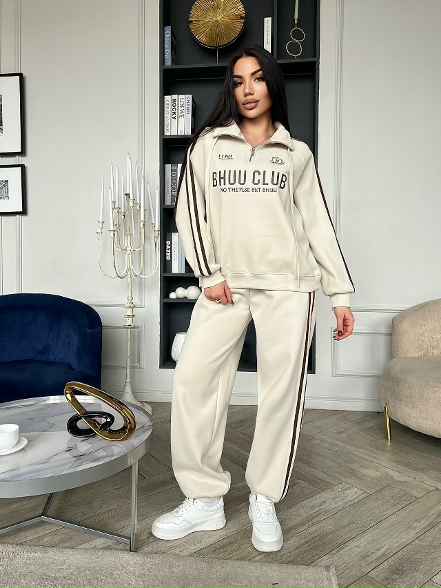 Спортивный костюм 23138345