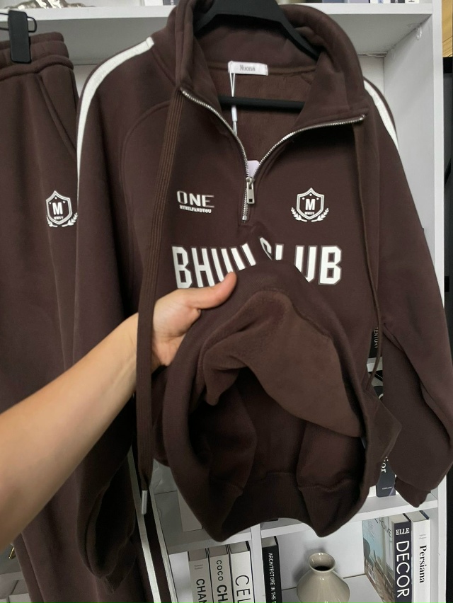 Спортивный костюм 23138345