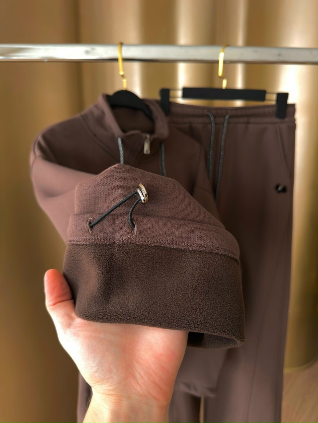 Спортивный костюм 23138414