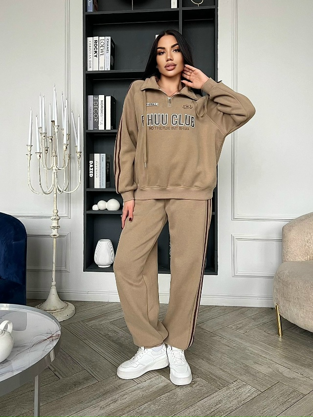 Спортивный костюм 23138344