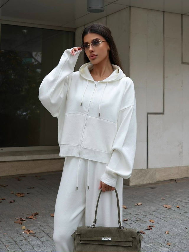 Спортивный костюм 23138475