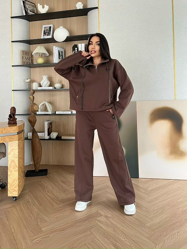 Спортивный костюм 23138414