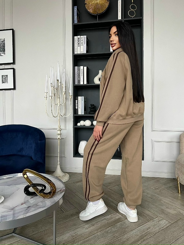 Спортивный костюм 23138344