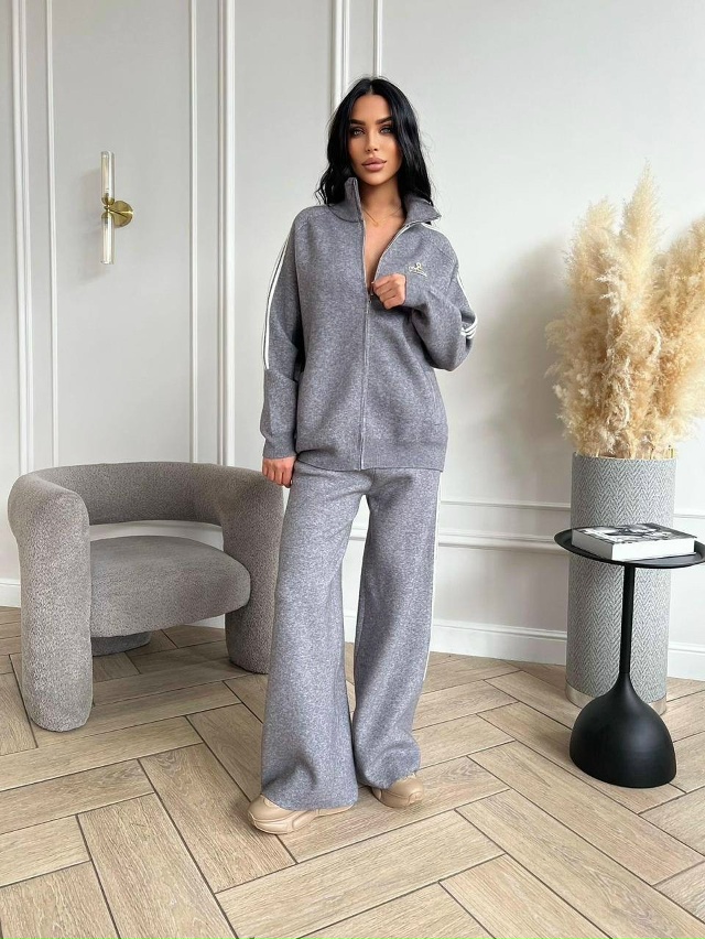 Спортивный костюм 23139435