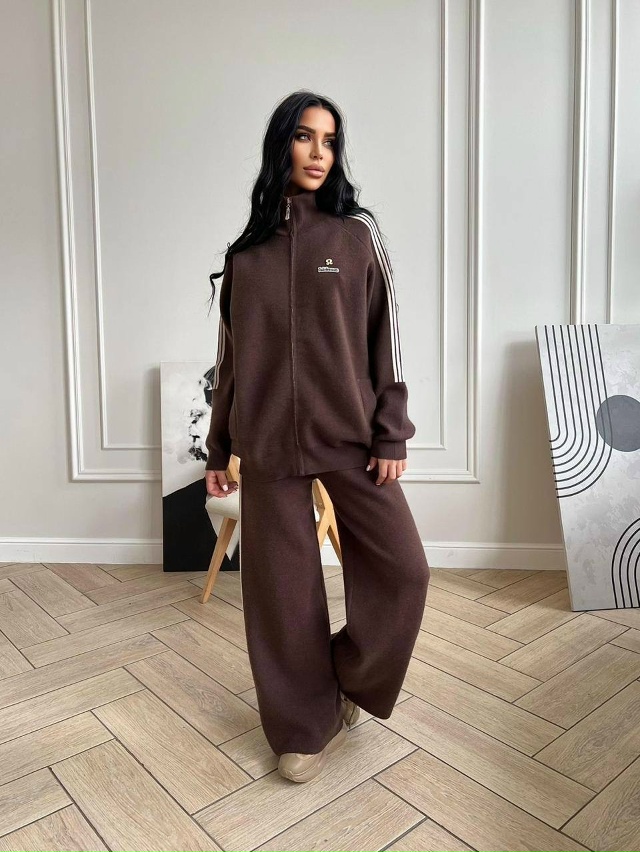 Спортивный костюм 23139435