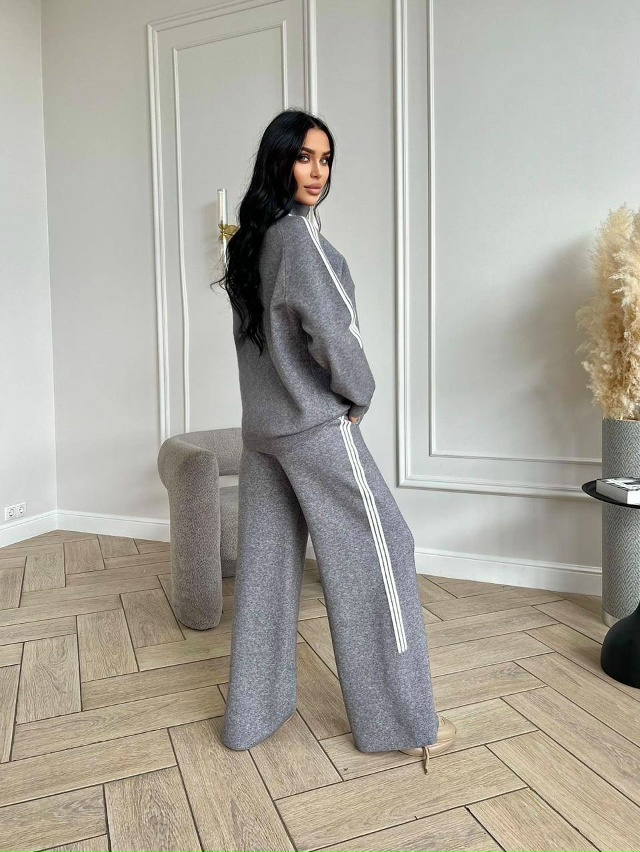 Спортивный костюм 23139435