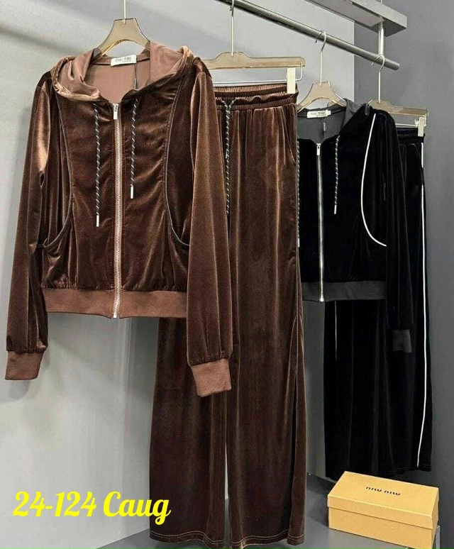 Спортивный костюм 23144879