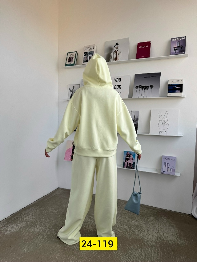 Спортивный костюм 23148506