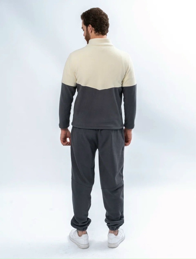 Спортивный костюм 23157389