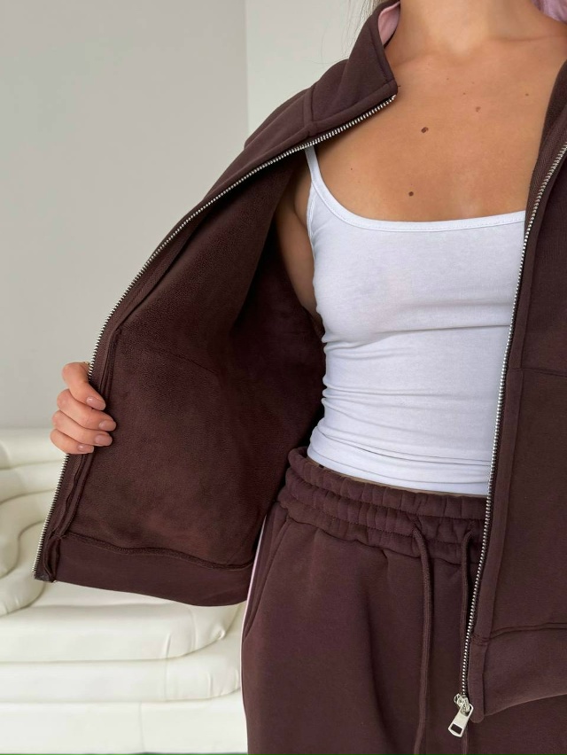 Спортивный костюм 23158289