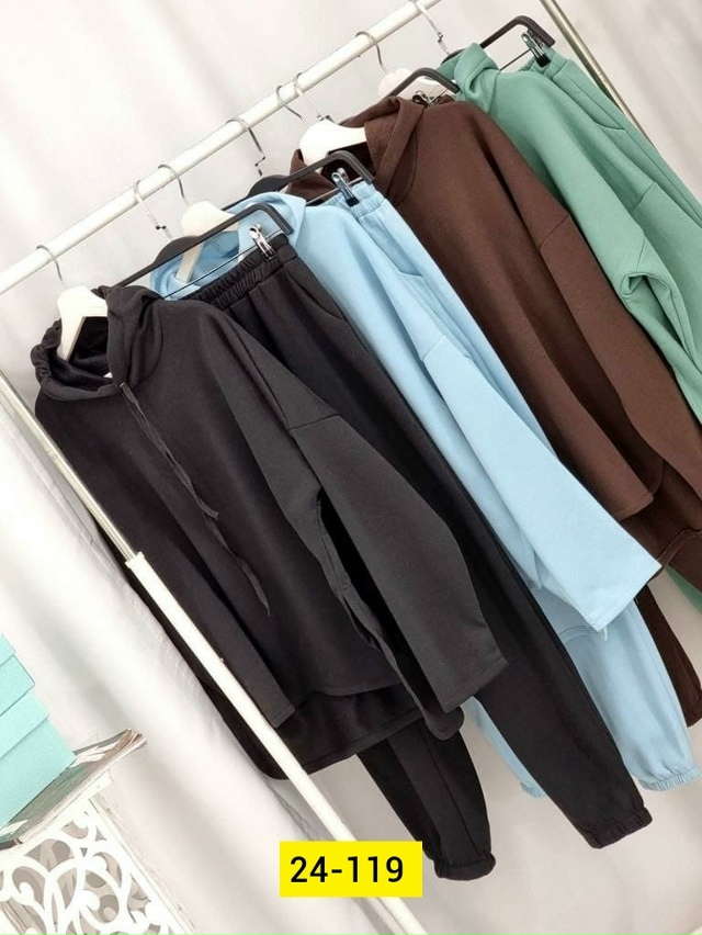 Спортивный костюм 23159579