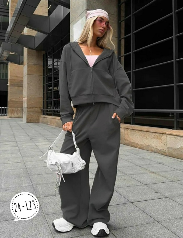 Спортивный костюм 23172251